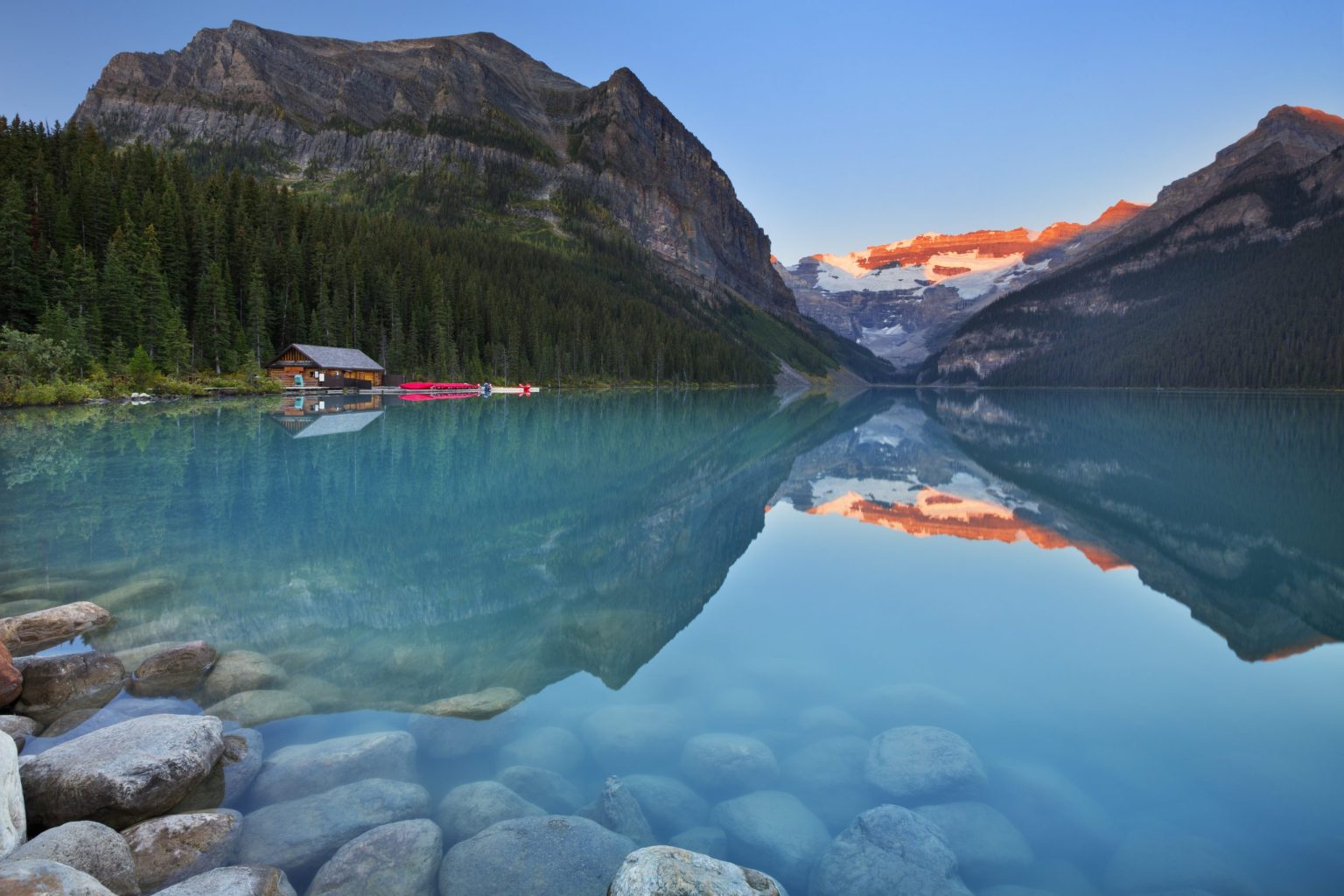 Lake Louise reflecting the surrounding peaks, Banff