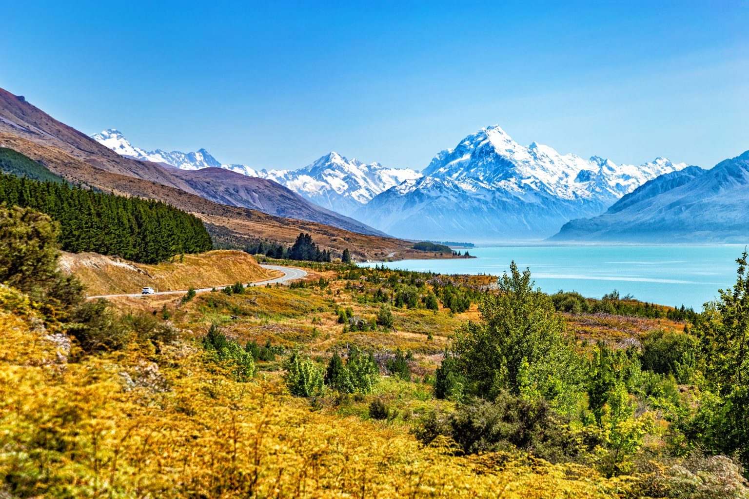 Aoraki Mount Cook above Lake Pukaki
