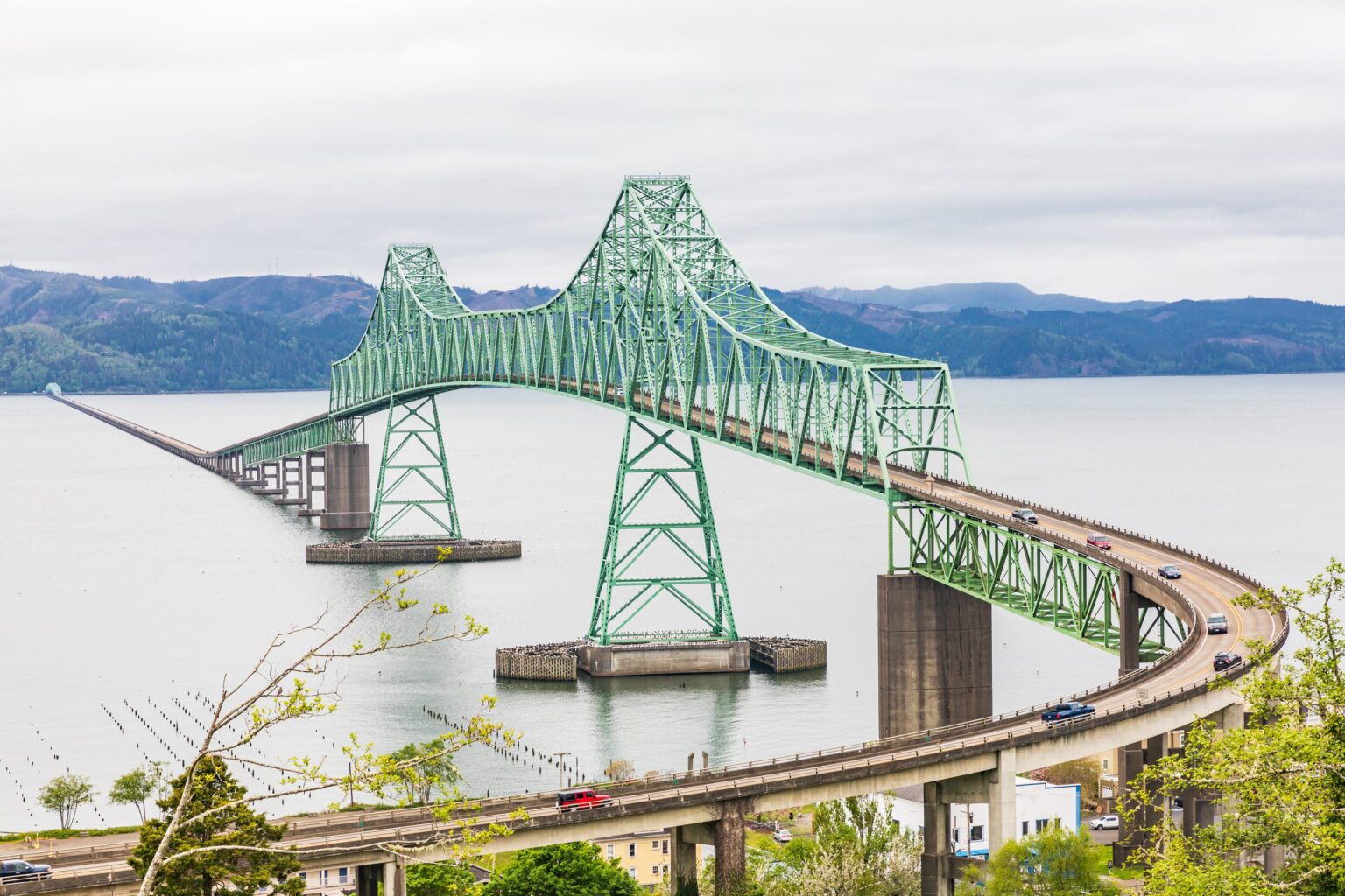 Astoria megler bridge columbia river oregon