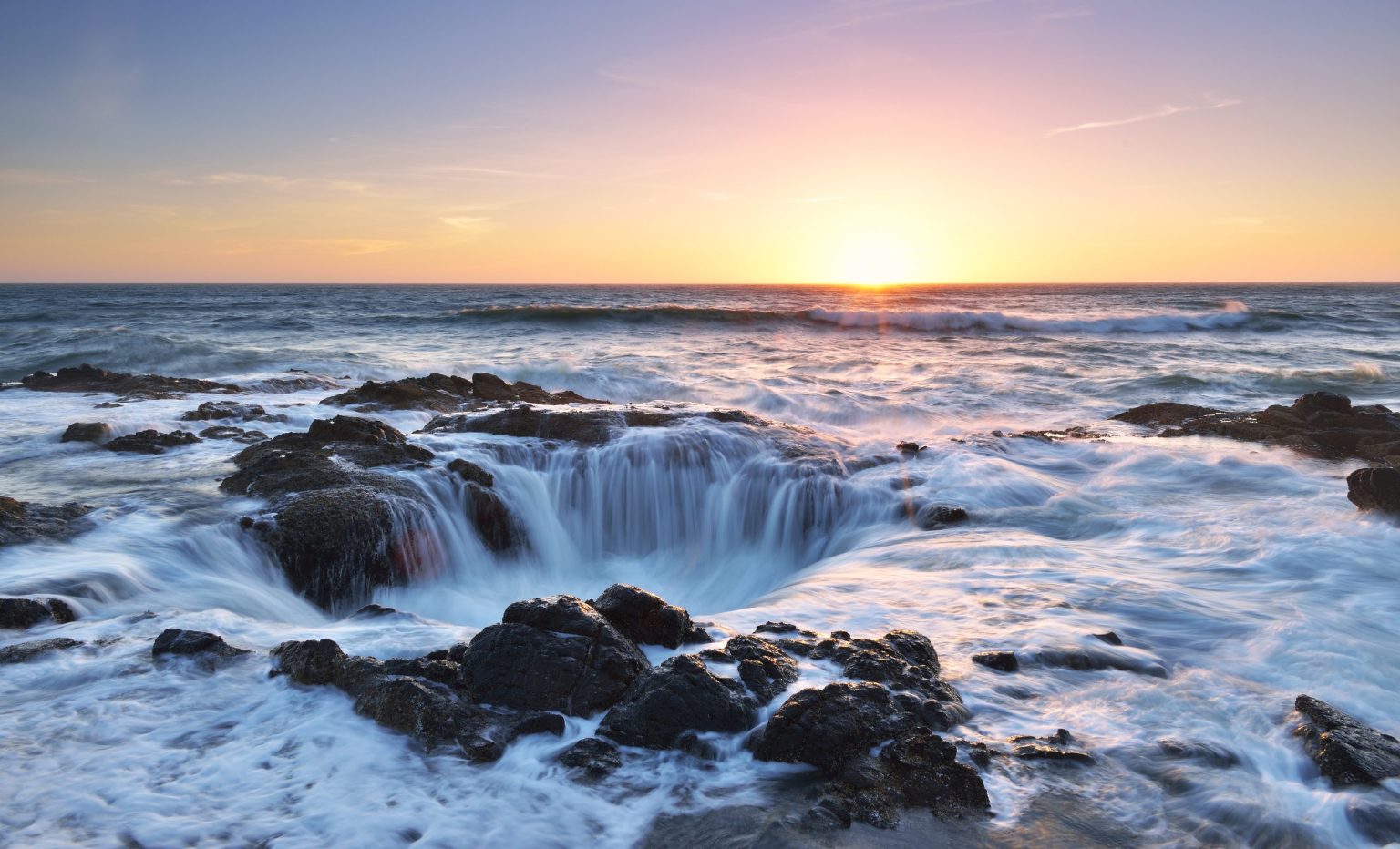 Thor's Well at sunset, Cape Perpetua on the Oregon coast