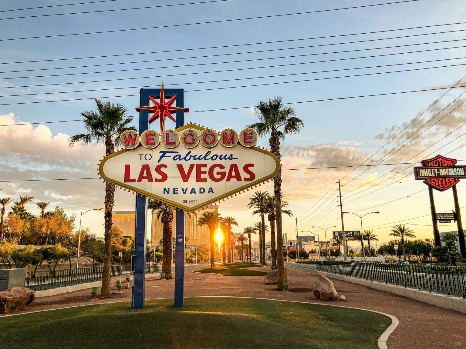Welcome to Fabulous Las Vegas sign at sunset